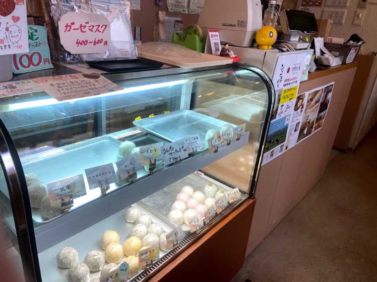 CAFEびいだまのモコモコ生ソフト；全国展開している天塩町の宇野牧場のソフトクリームです。形も可愛く味も濃厚で絶品。｜行くぞ！北海道